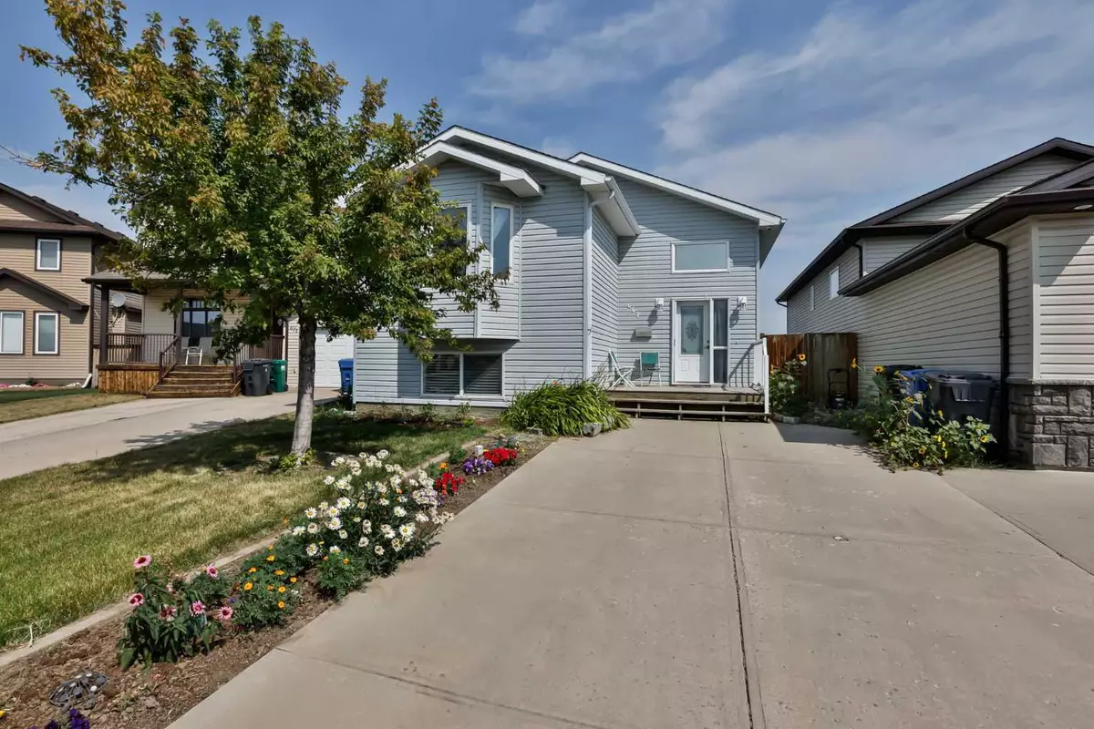 Lethbridge, AB T1J5A9,667 Aberdeen CRES W