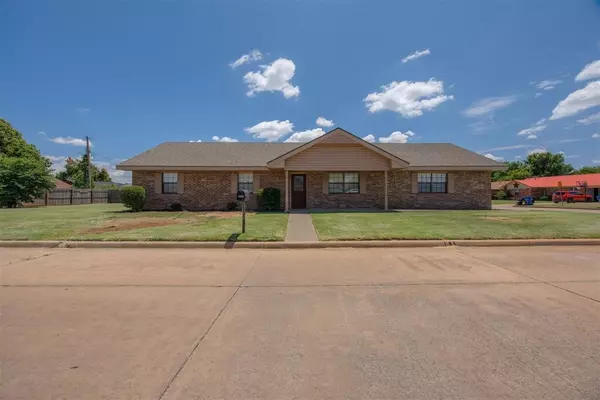 2427 S 33rd Street, Chickasha, OK 73018