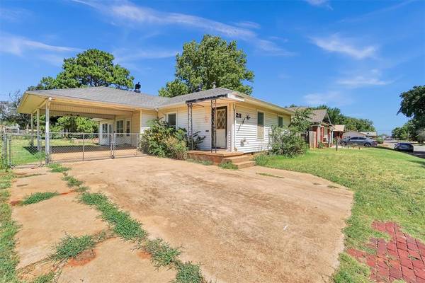 211 S Boone Avenue, Elk City, OK 73644