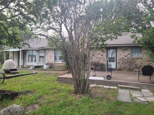 4061 J E Woody Road, Springtown, TX 76082