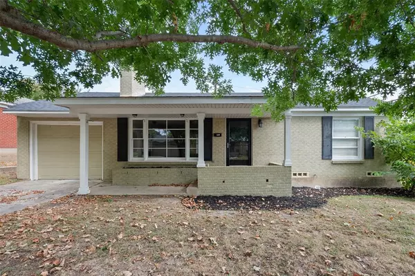 3504 Rogers Avenue, Fort Worth, TX 76109