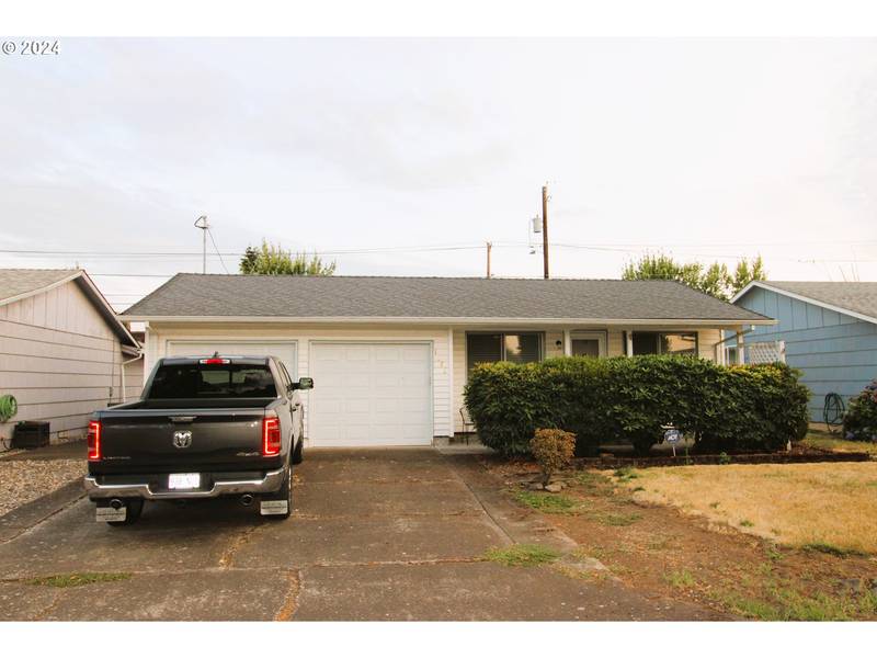 1878 RAINIER RD, Woodburn, OR 97071