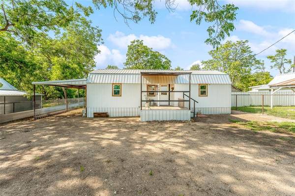 173 W Ross Street,  Walnut Springs,  TX 76690