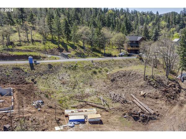 Mosier, OR 97040,775 Fifth AVE #23