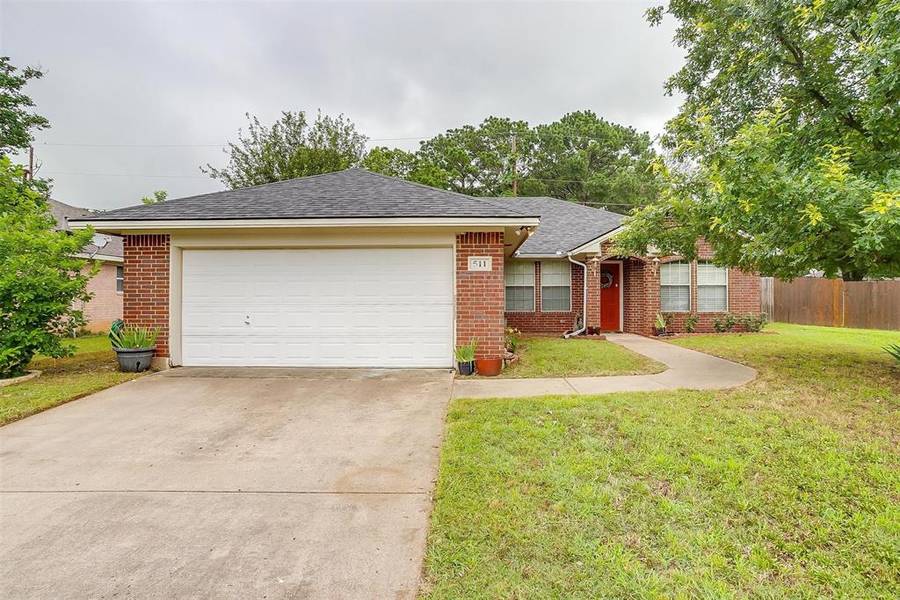 511 Lone Star Street, Joshua, TX 76058