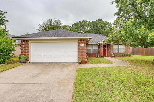 511 Lone Star Street,  Joshua,  TX 76058