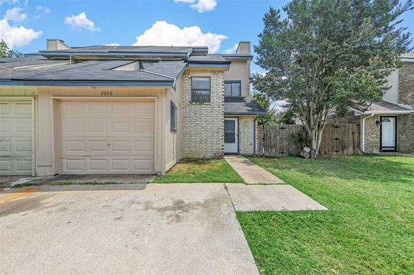 2608 Isbella Drive, Grand Prairie, TX 75052