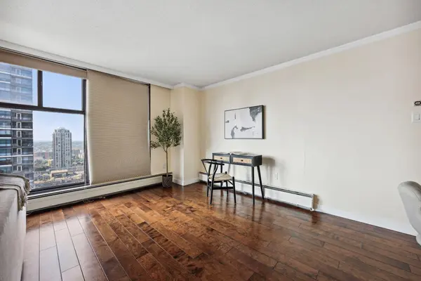 1100 8 AVE SW #2402 Calgary, AB T2P 3T9