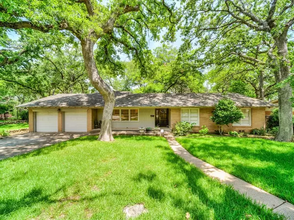 1213 W Cedar Street, Arlington, TX 76012