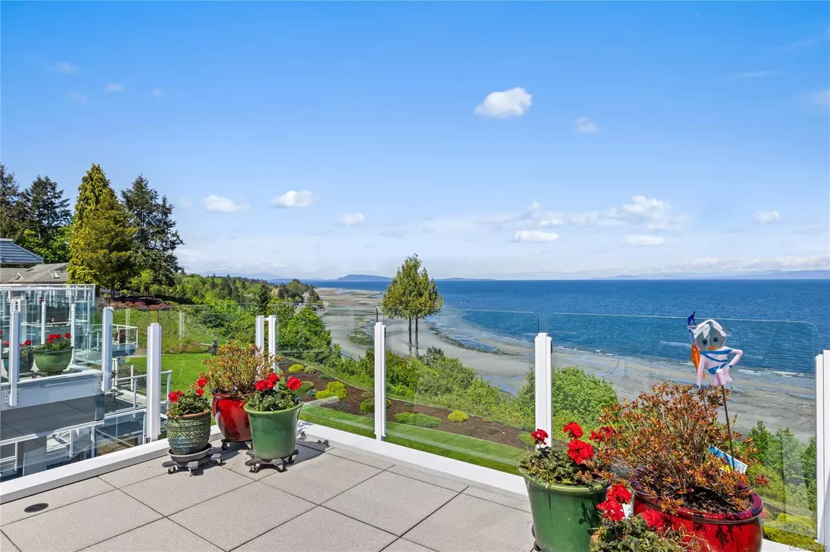 Qualicum Beach, BC V9K 2K2,431 Crescent Rd W #301