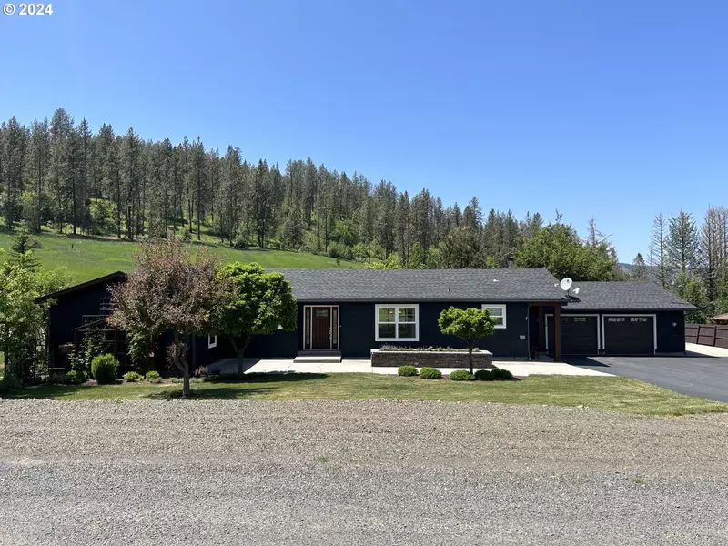 506 S HOLMES ST, Wallowa, OR 97885