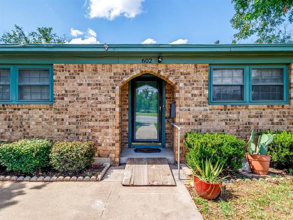 602 E Fitzgerald Street, Bangs, TX 76823