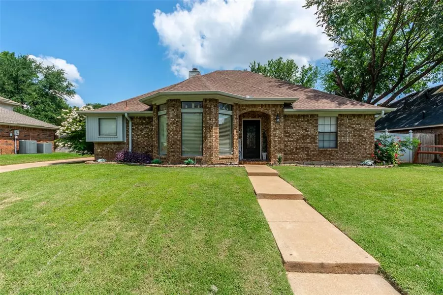 521 Gunnison Drive, Arlington, TX 76006