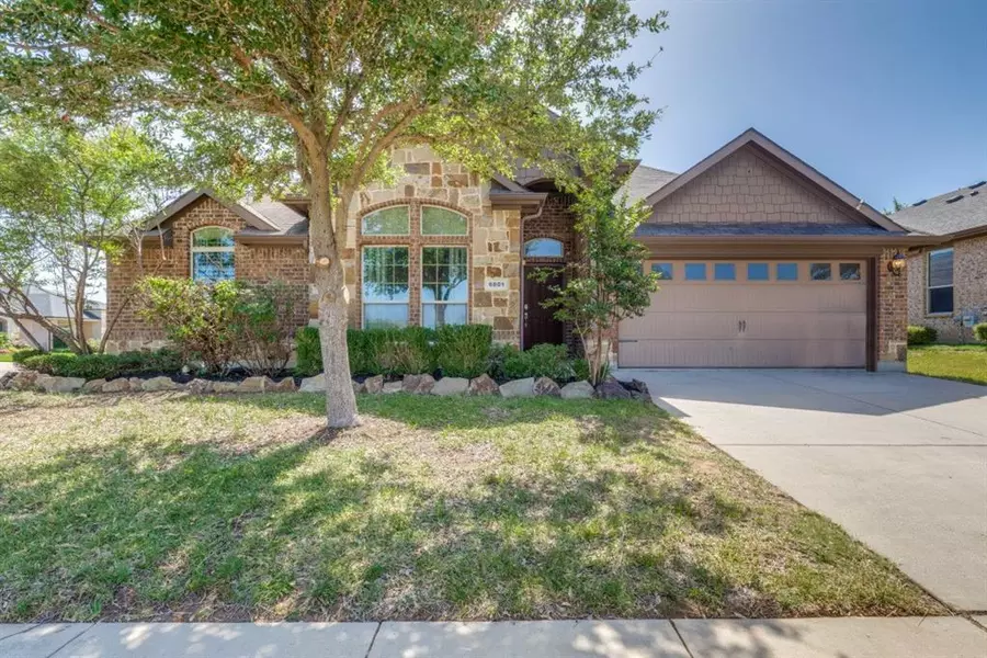 6801 Glen Eagle Drive, Arlington, TX 76001