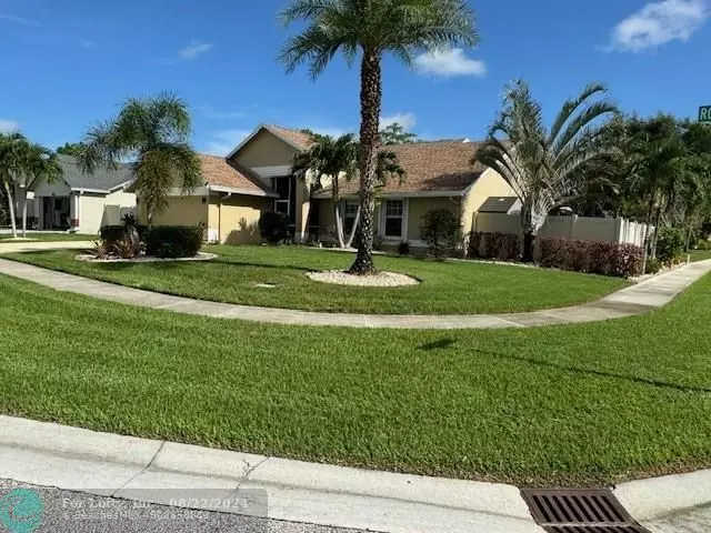 157 Royal Pine Cir, Royal Palm Beach, FL 33411