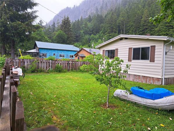 132 Maquinna Ave, Zeballos, BC V0P 2A0