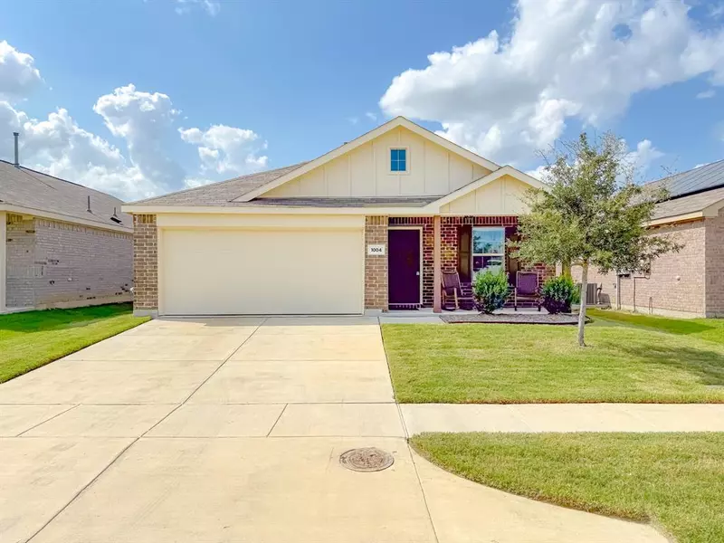 1004 Wildflower Street, Ennis, TX 75119