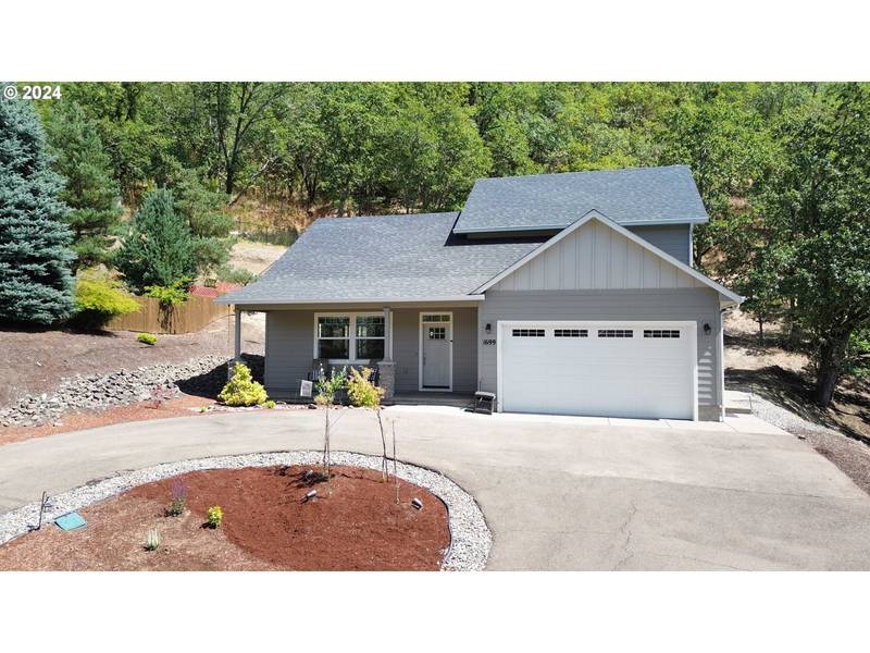 1699 NE ROCKY DR, Roseburg, OR 97470