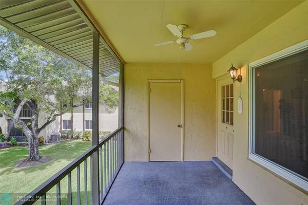 Greenacres, FL 33463,303 Pine Ridge Cir  #C2