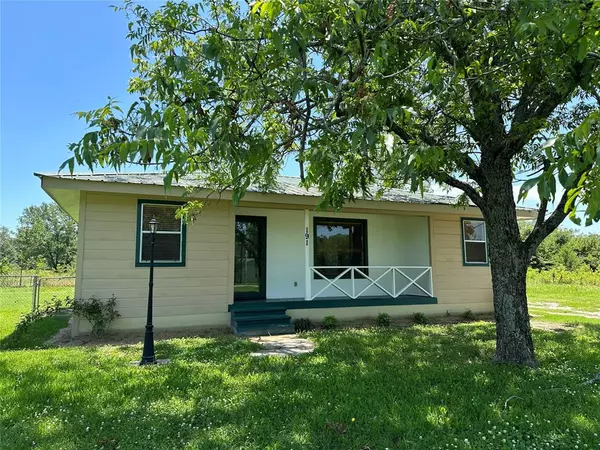 191 Grayson Street, Bogata, TX 75417