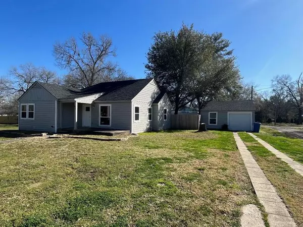 823 W Wolfe Street, Grand Saline, TX 75140