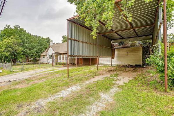 Weatherford, TX 76086,301 E 4th Street