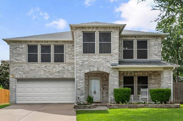 309 Sunset Oaks Drive, Fort Worth, TX 76112