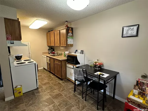 Weyburn, SK S4H 3A8,1832 Eaglesham AVENUE #201