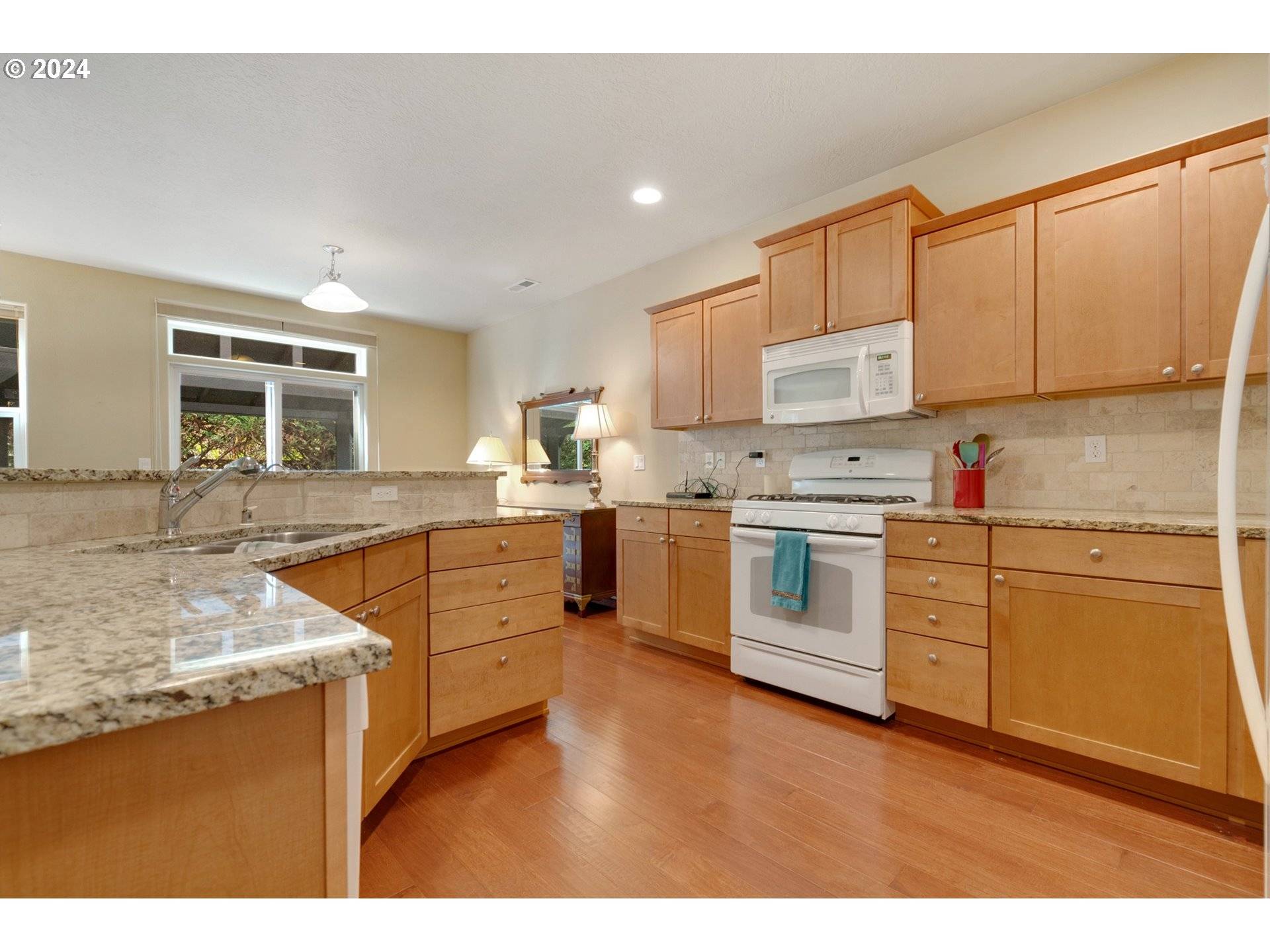 Hood River, OR 97031,1614 3rd ST