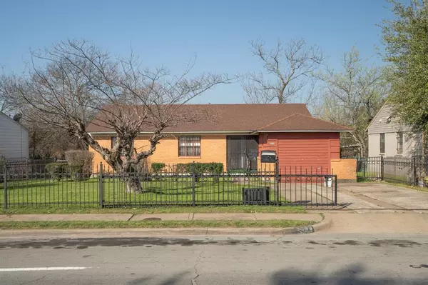 3303 S Marsalis Avenue,  Dallas,  TX 75216