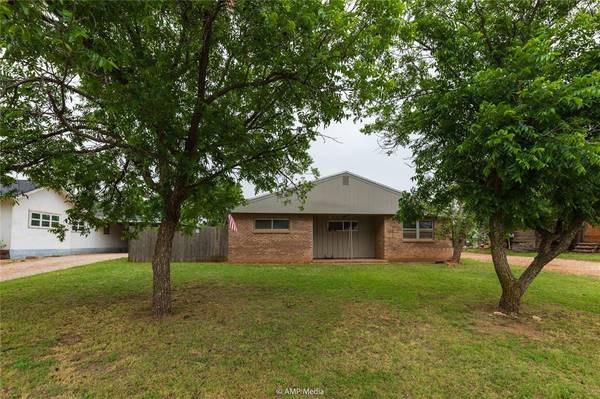 504 E Beauregard, Rotan, TX 79546