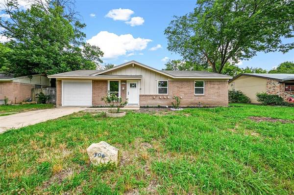 306 W Dorris Drive,  Grand Prairie,  TX 75051