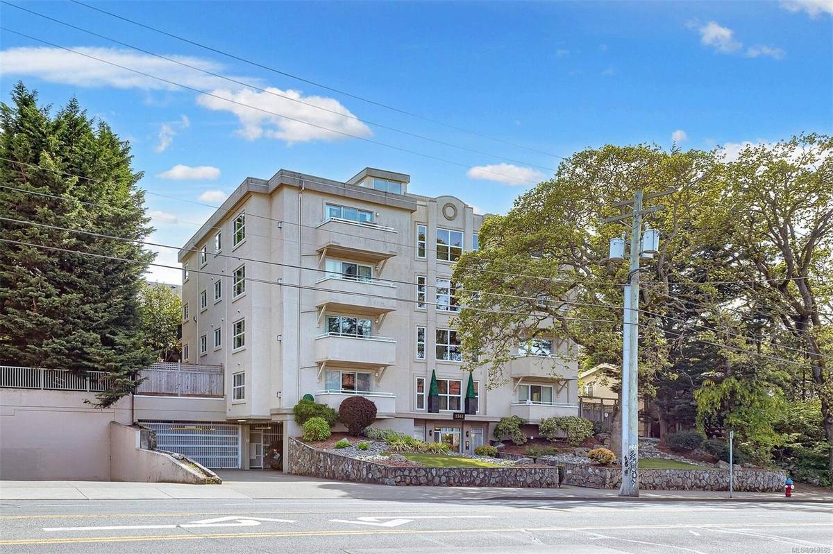 Victoria, BC V8T 2B3,1361 Hillside Ave #303