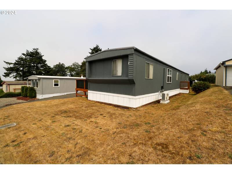 1265 EMBARCADERO CIR, Coos Bay, OR 97420