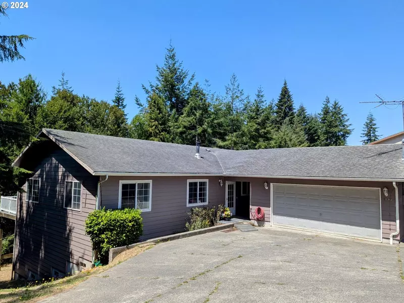 1905 WOODLAND DR, Coos Bay, OR 97420