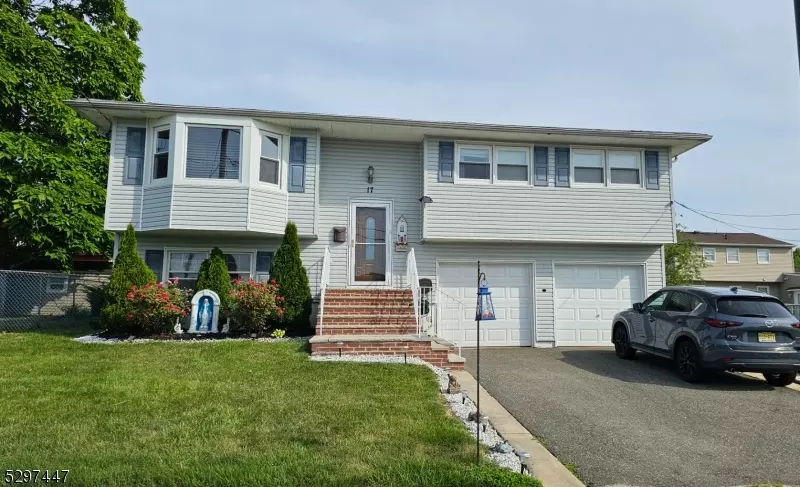 17 Sterling Ct, Perth Amboy City, NJ 08861