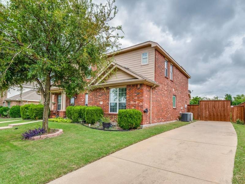 2211 Fair Weather Drive, Lancaster, TX 75146