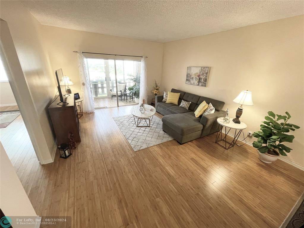 Hollywood, FL 33021,4330 Hillcrest Dr  #1008