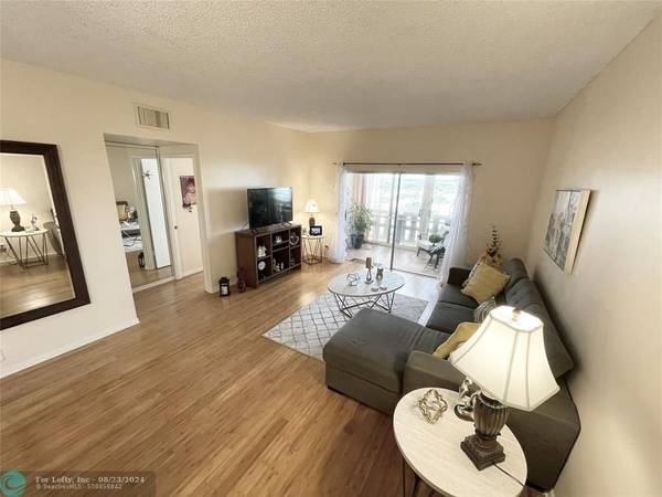 Hollywood, FL 33021,4330 Hillcrest Dr  #1008