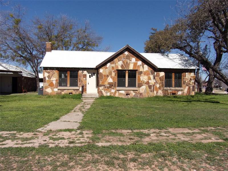 402 W Commerce Street, San Saba, TX 76877