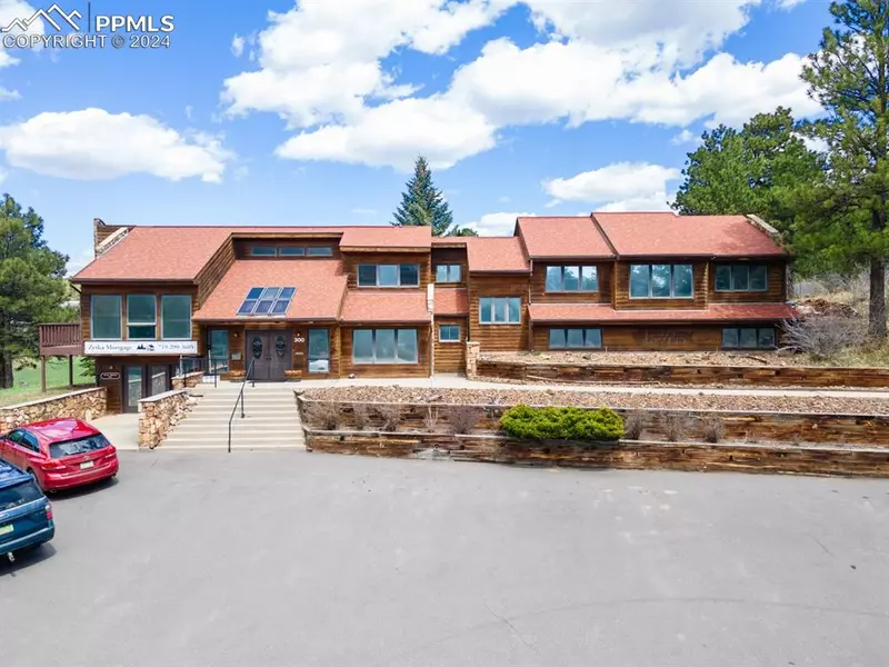 300 Sunny Glen CT, Woodland Park, CO 80863