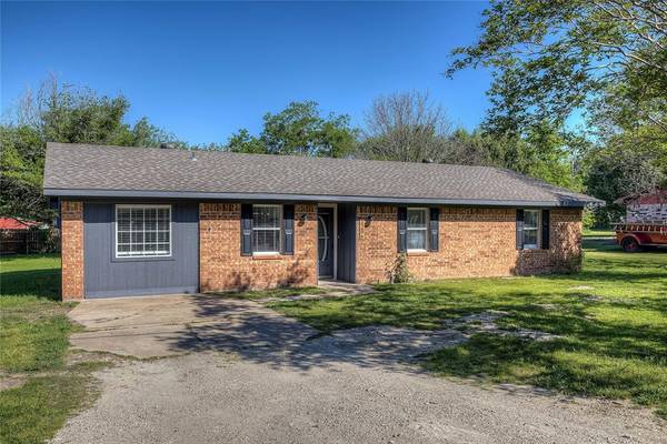 1206 Gibbard Avenue, Wills Point, TX 75169