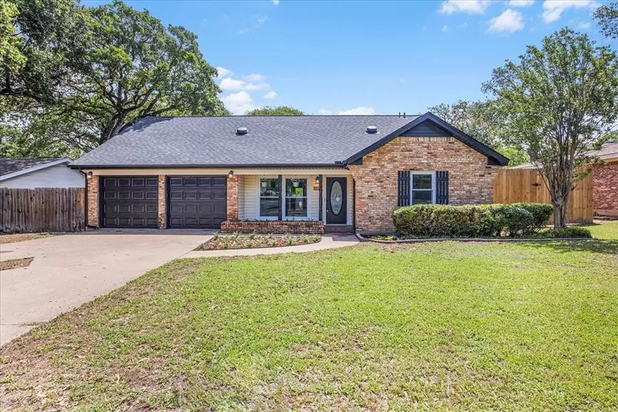 1144 Forest Oaks Lane, Hurst, TX 76053