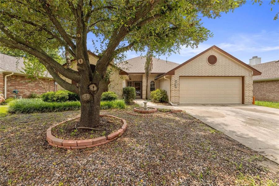 2020 Benjamin Drive, Sanger, TX 76266