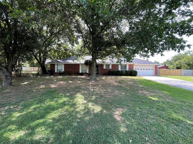 2405 Brownstone Drive, Burleson, TX 76028