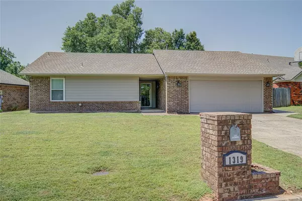 1319 Edinburg Drive, Yukon, OK 73099