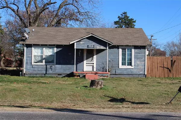 712 S 9th Street, Comanche, OK 73529