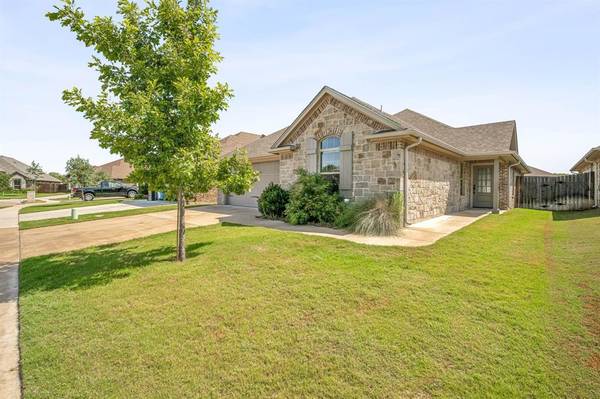 305 Jacinth Lane,  Granbury,  TX 76049