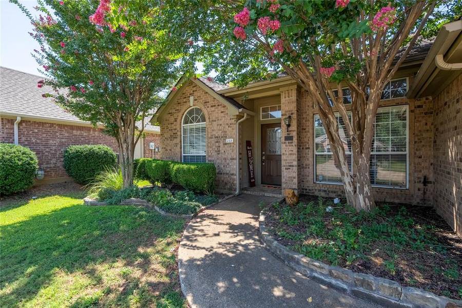 2104 Knob Hill Drive, Corinth, TX 76210