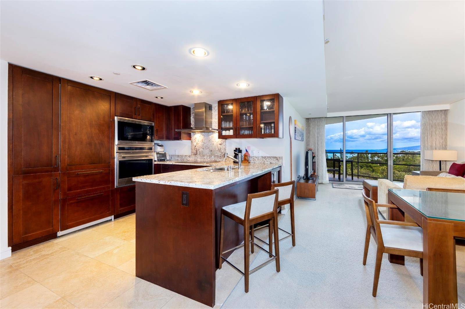 Honolulu, HI 96815,223 Saratoga Road #1013
